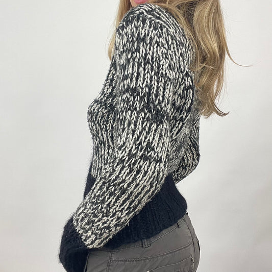 VINTAGE GEMS DROP | small black and white knit turtleneck jumper