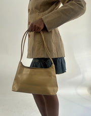 AUTUMN FAVOURITES | color: beige · material: piel sintética · prenda: bolso de mano
