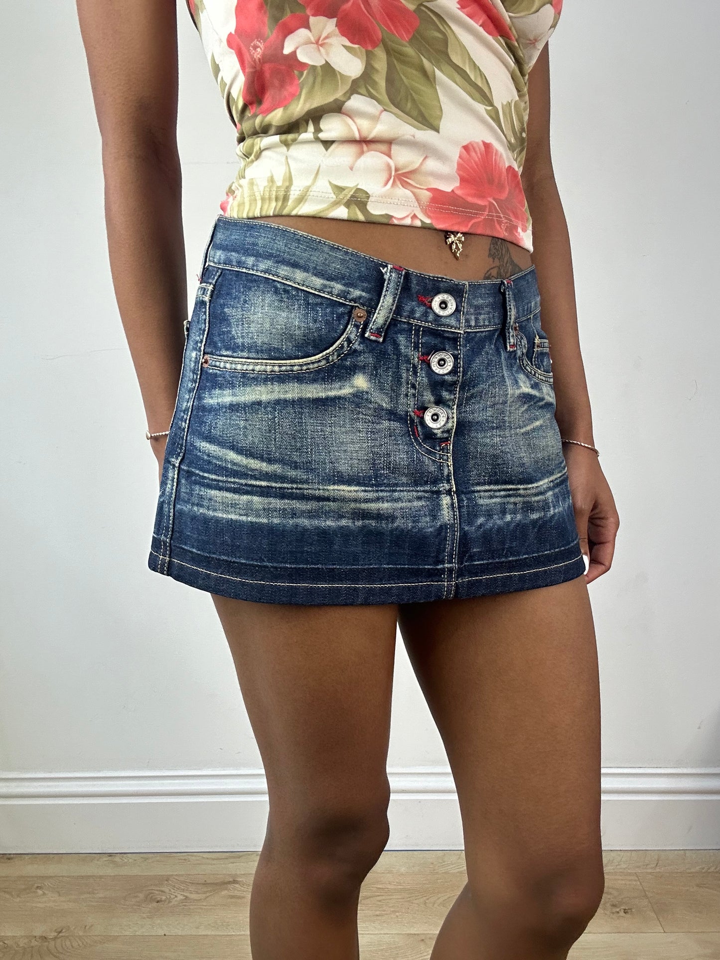 vintage edit eighteen | small blue denim button mini skirt