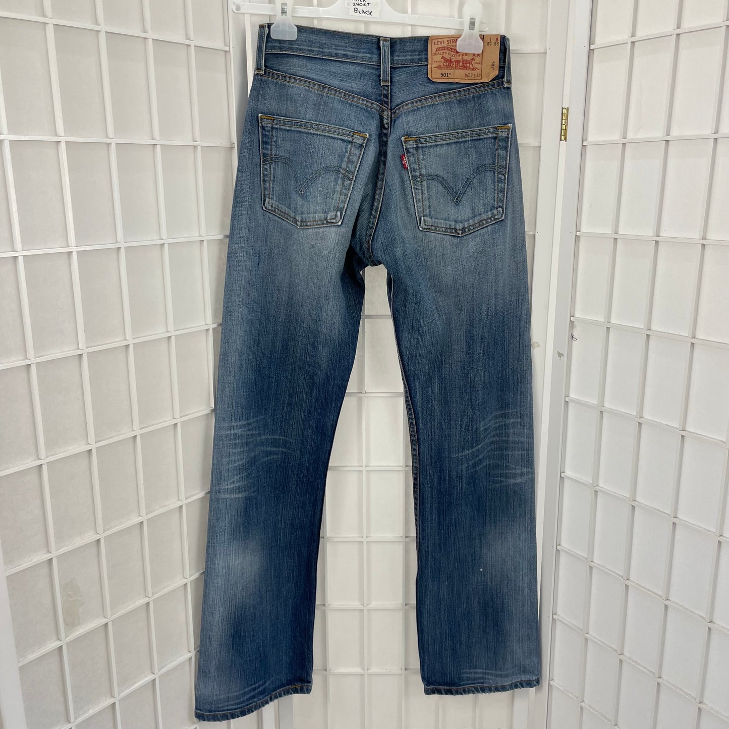 JEANS AND A NICE TOP DROP | small denim levi’s 501 jeans