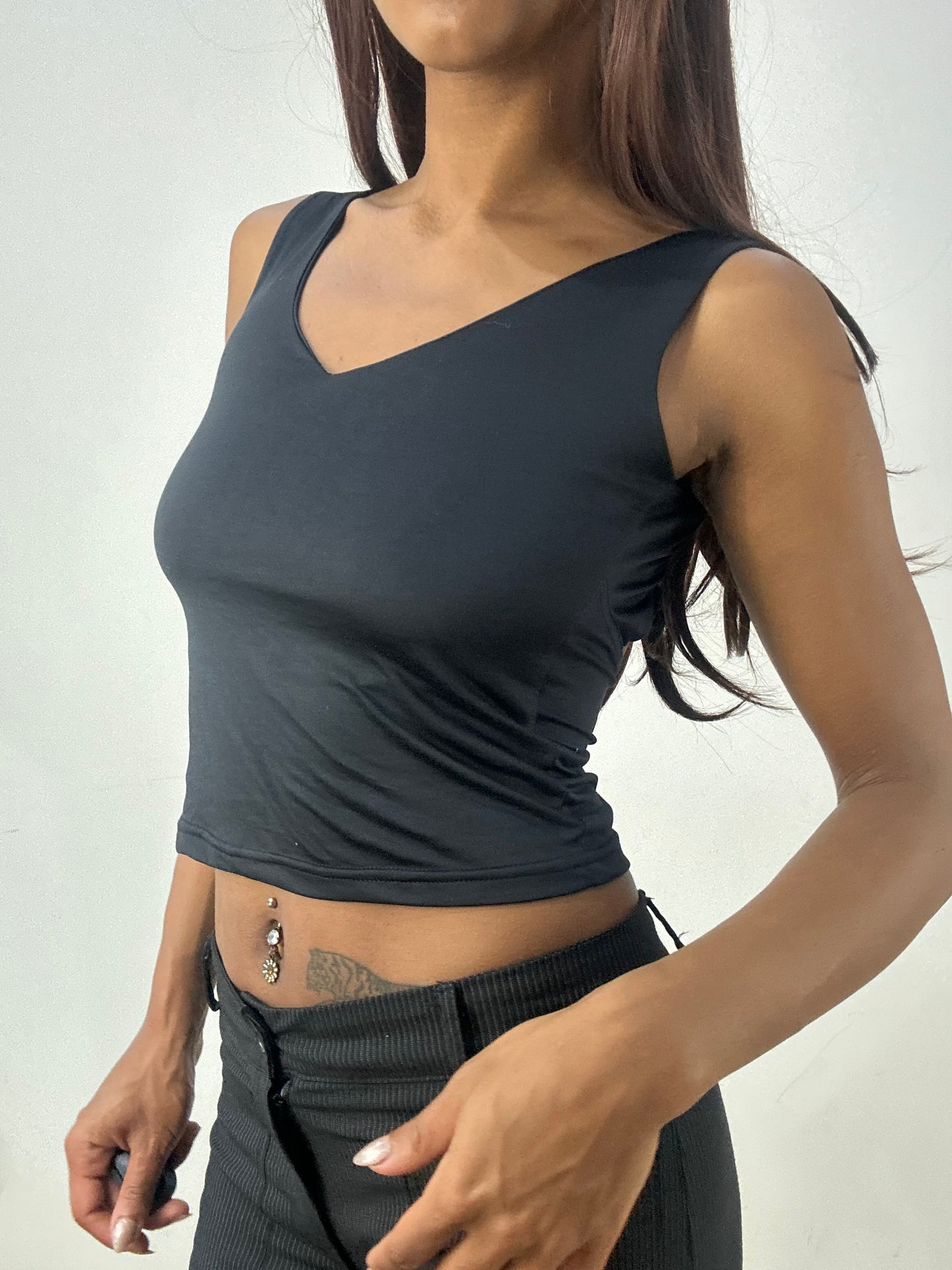 💻‼️ small black vest top with open back detail