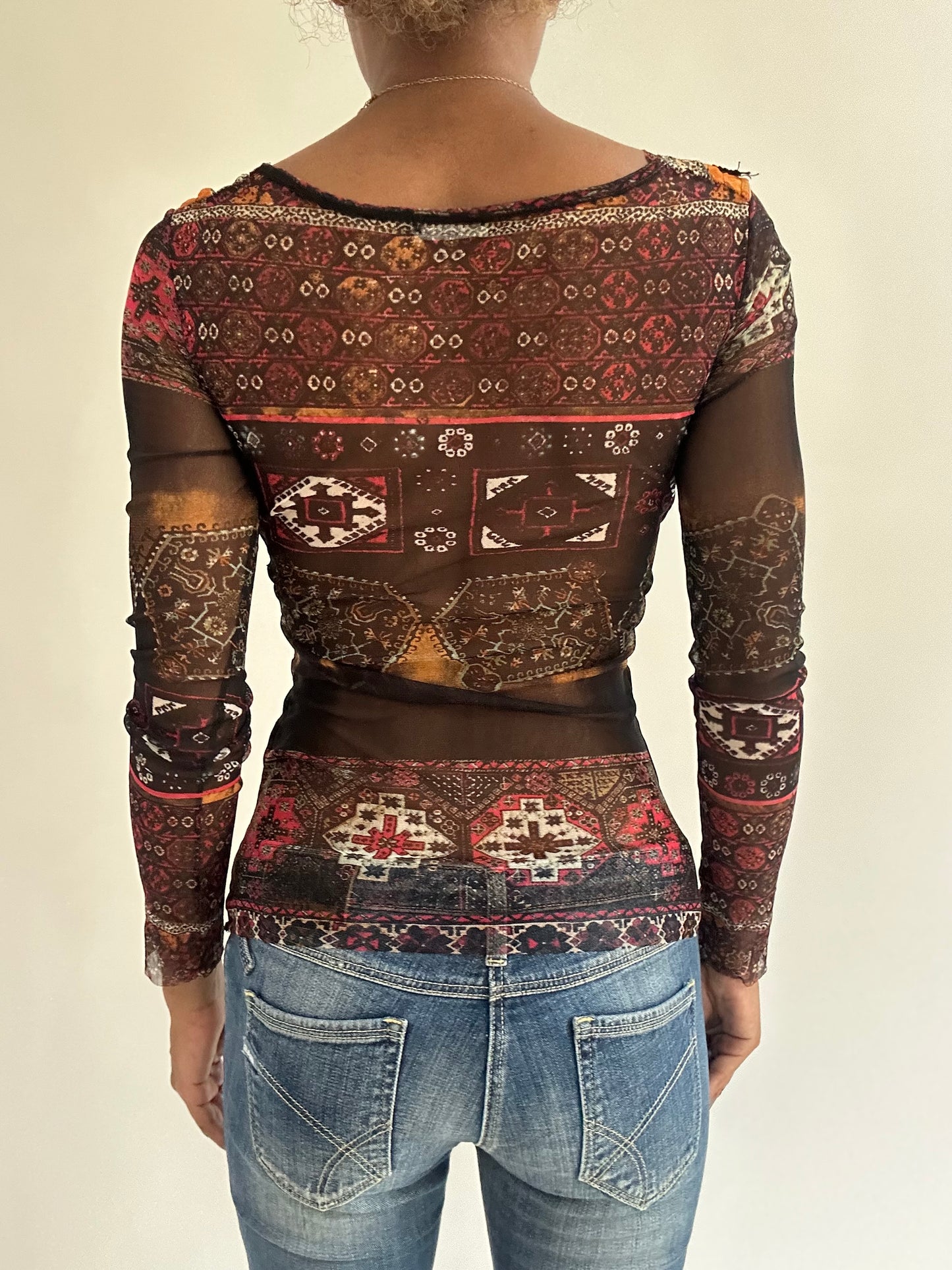 BEST PICKS | small black patterned long sleeve top