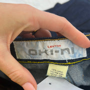 12 DAYS OF XMAS DROP | kleine dunkelblaue levi’s Jeans mit Distressed Säumen