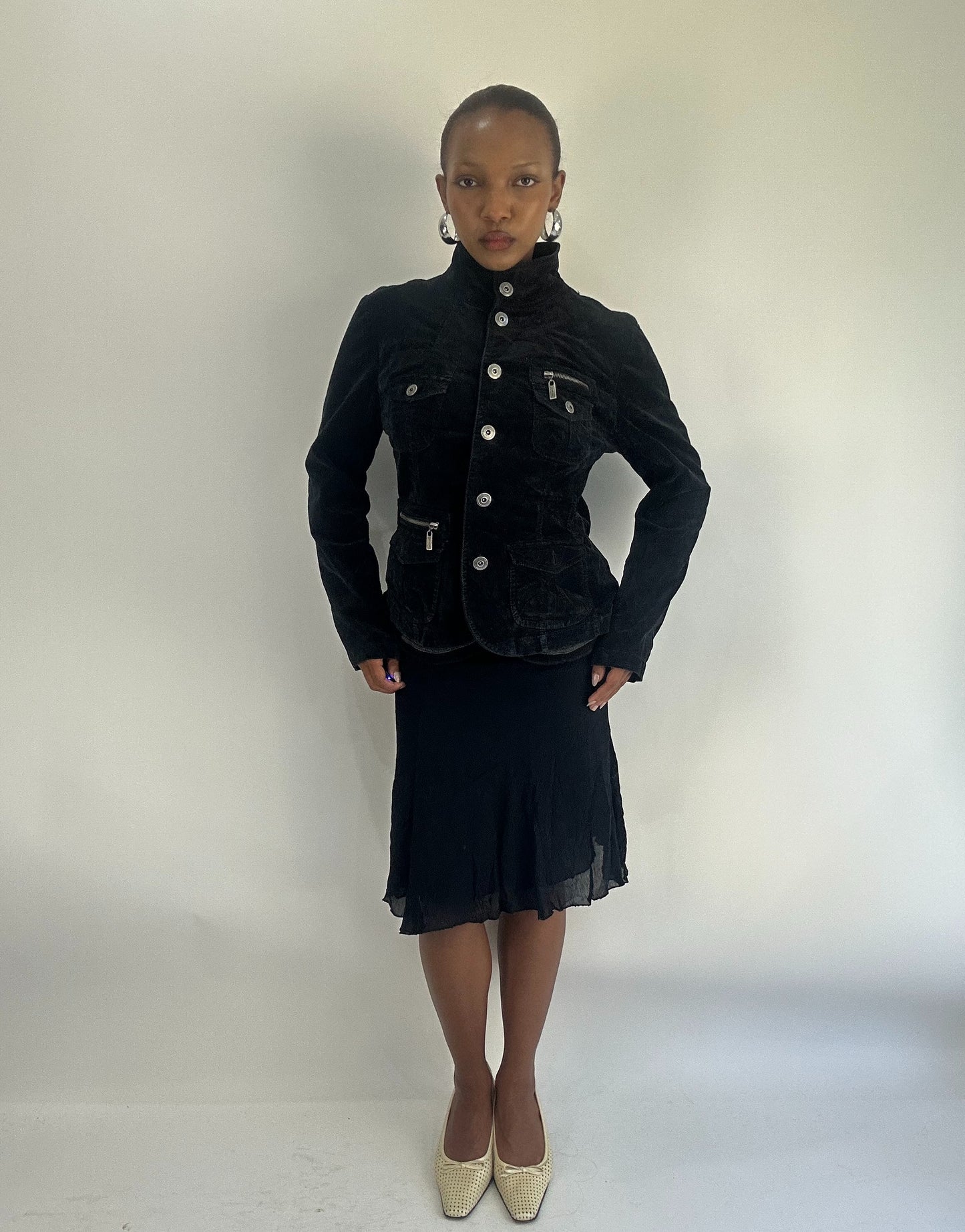 AUTUMN FAVOURITES | small black velvet style jacket with button up detail