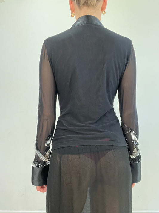 vintage edit: wedding guest | T-shirt preto e prata com detalhes secos
