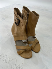 BEST PICKS | ⭐️UK3 beige heeled ankle boot with cutout detail