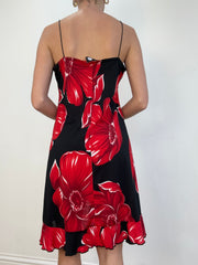 💻 Vintage edit one | mittelschwarzes und rotes Blumenkleid