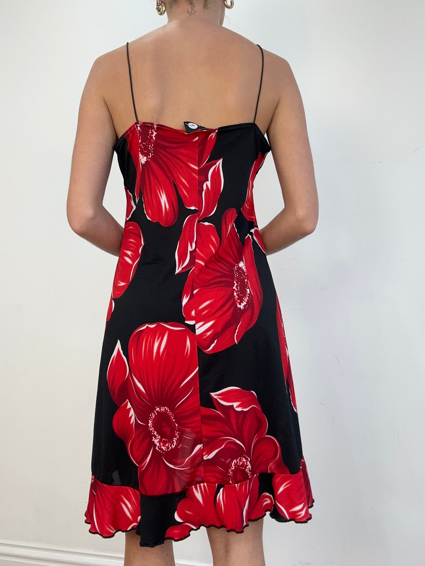 💻 vintage edit one | medium black and red floral dress