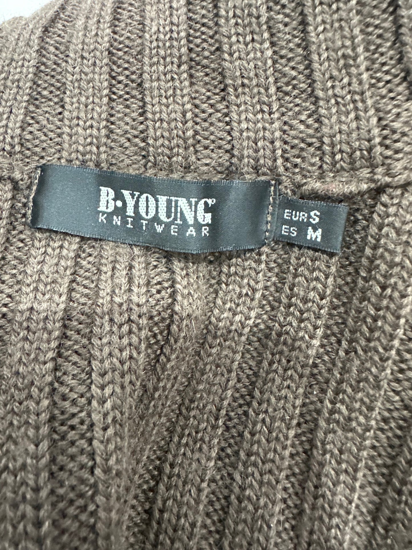 BEST PICKS | small brown knit dual zip jumper