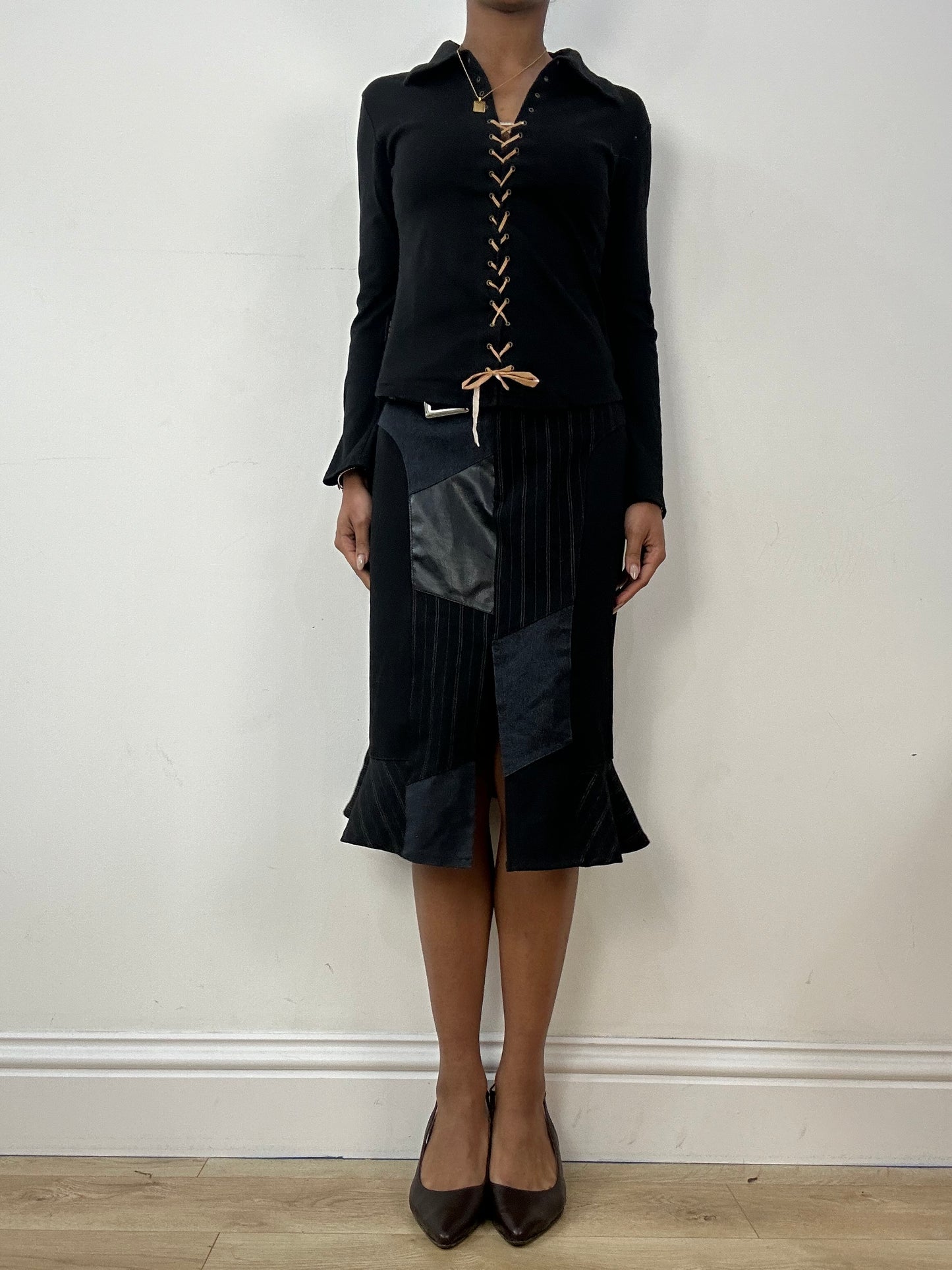 vintage edit fifteen | small black lace up style top