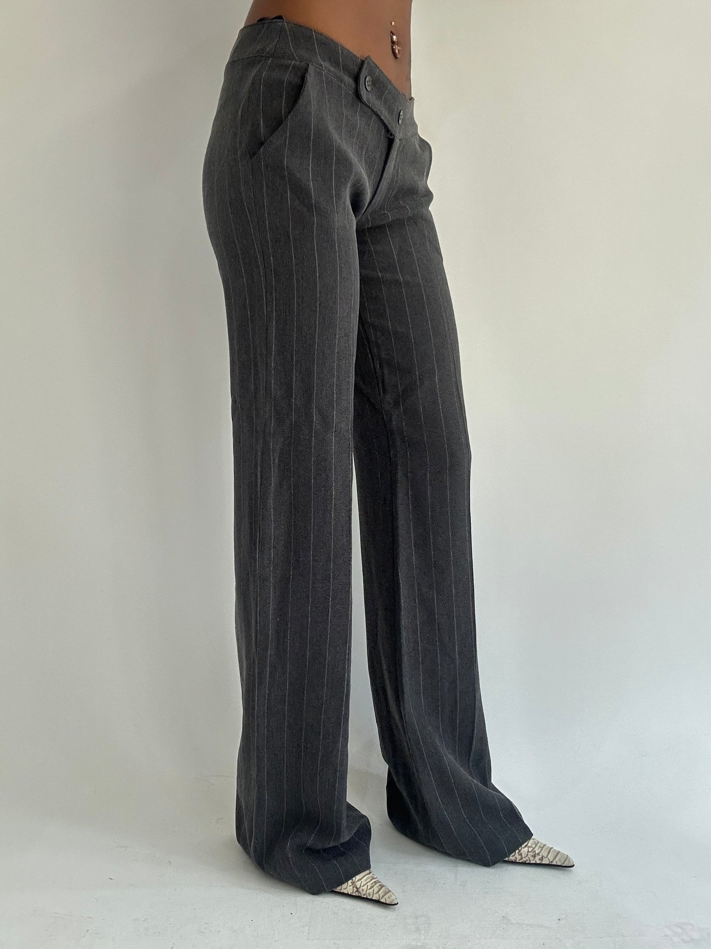 ‼️ | grey striped fitted trousers