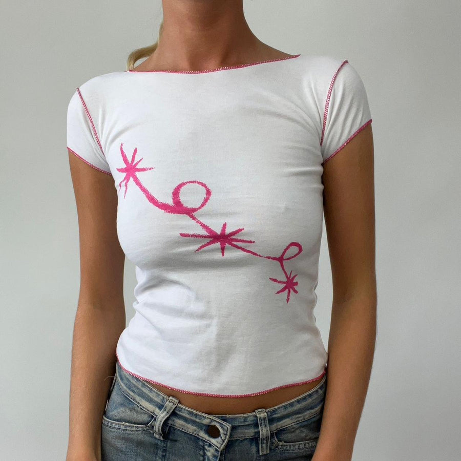Farbe: Rosa · Artikel: Baby-T-Shirt · Details: Wirbelmuster + Sterne + Grafik + 💻 + ‼️