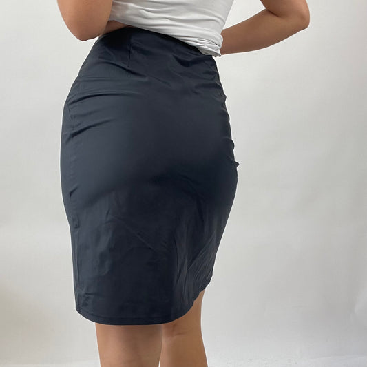 90s MINIMALISM DROP | talla: S · color: negro · prenda: falda · detalles: conchas + tejido