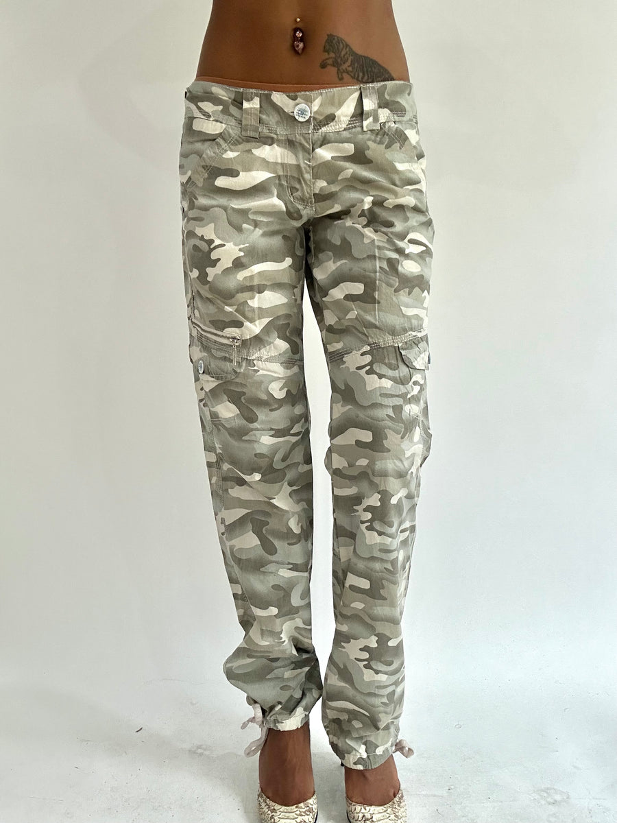 BEST PICKS | small/medium khaki camo print trousers