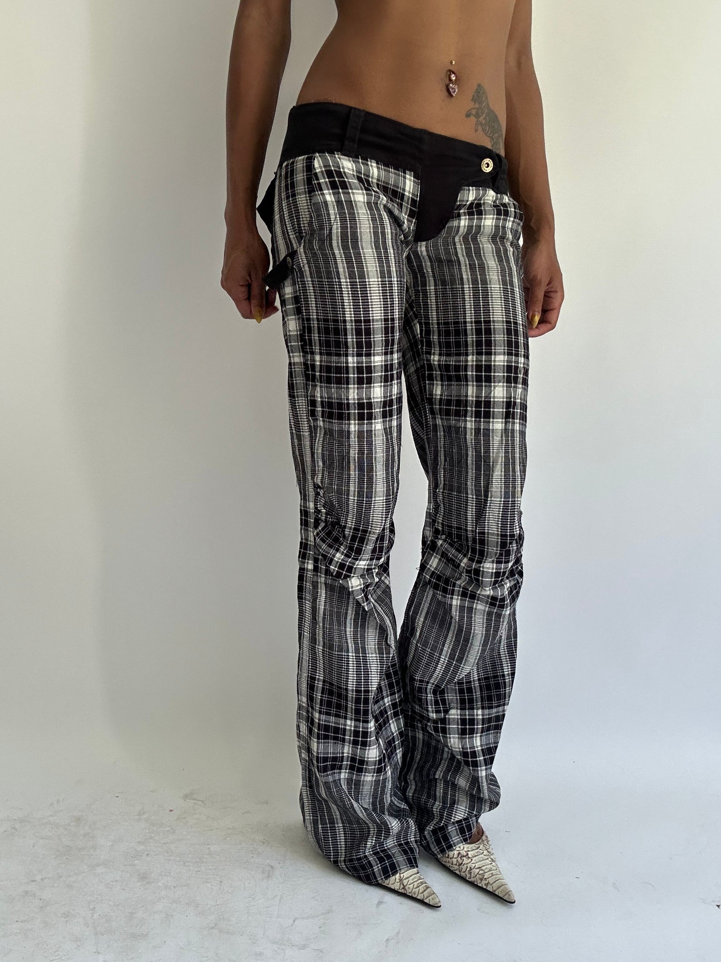 ‼️| grey plaid pattern trousers with pocket and waist detail