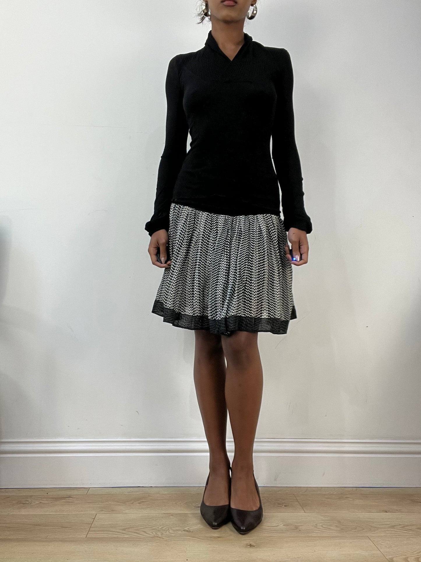 AUTUMN EDIT | small black knit jumper with rubbed neckline detail