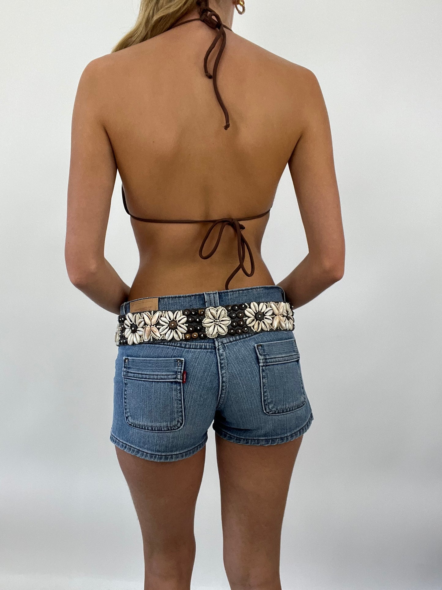 COASTAL COWGIRL DROP |grey belt with white shells all over