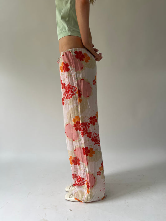 SATC drop | large white and red united colours of benetton sheer trousers