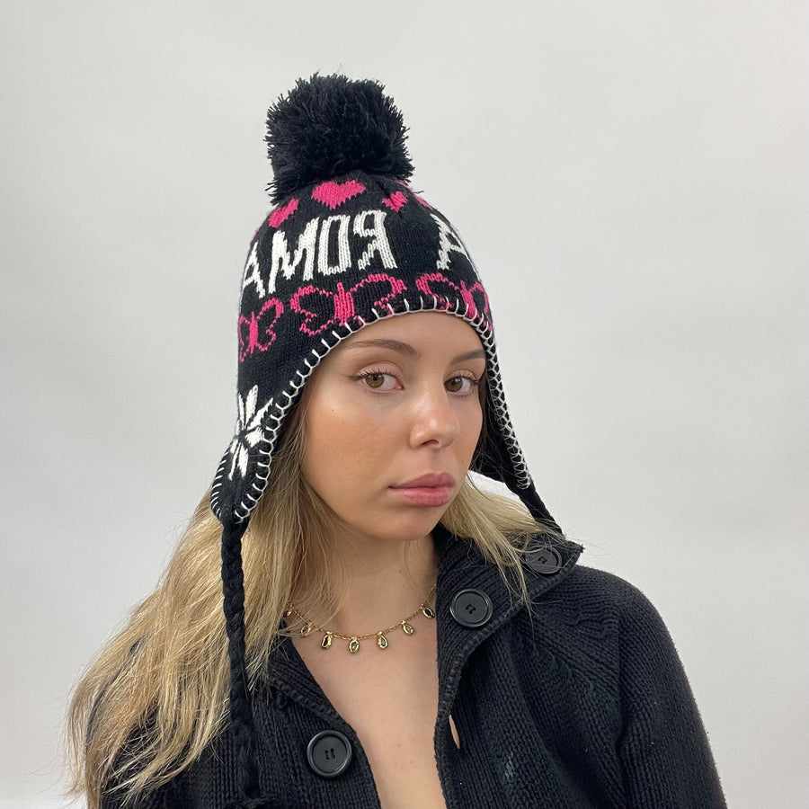 12 TAGE XMAS DROP | schwarze “roma” Mütze mit Pom Poms