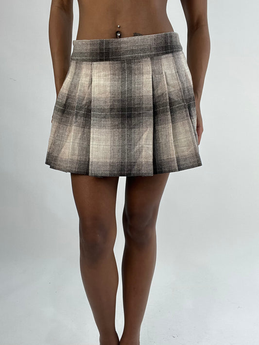 BEST PICKS | couleur: noir + blanc · article: jupe · détails: pois + volants + longueur midi