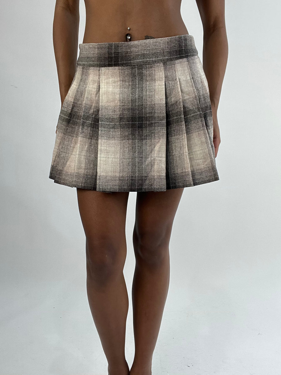 BEST PICKS | couleur: noir + blanc · article: jupe · détails: pois + volants + longueur midi