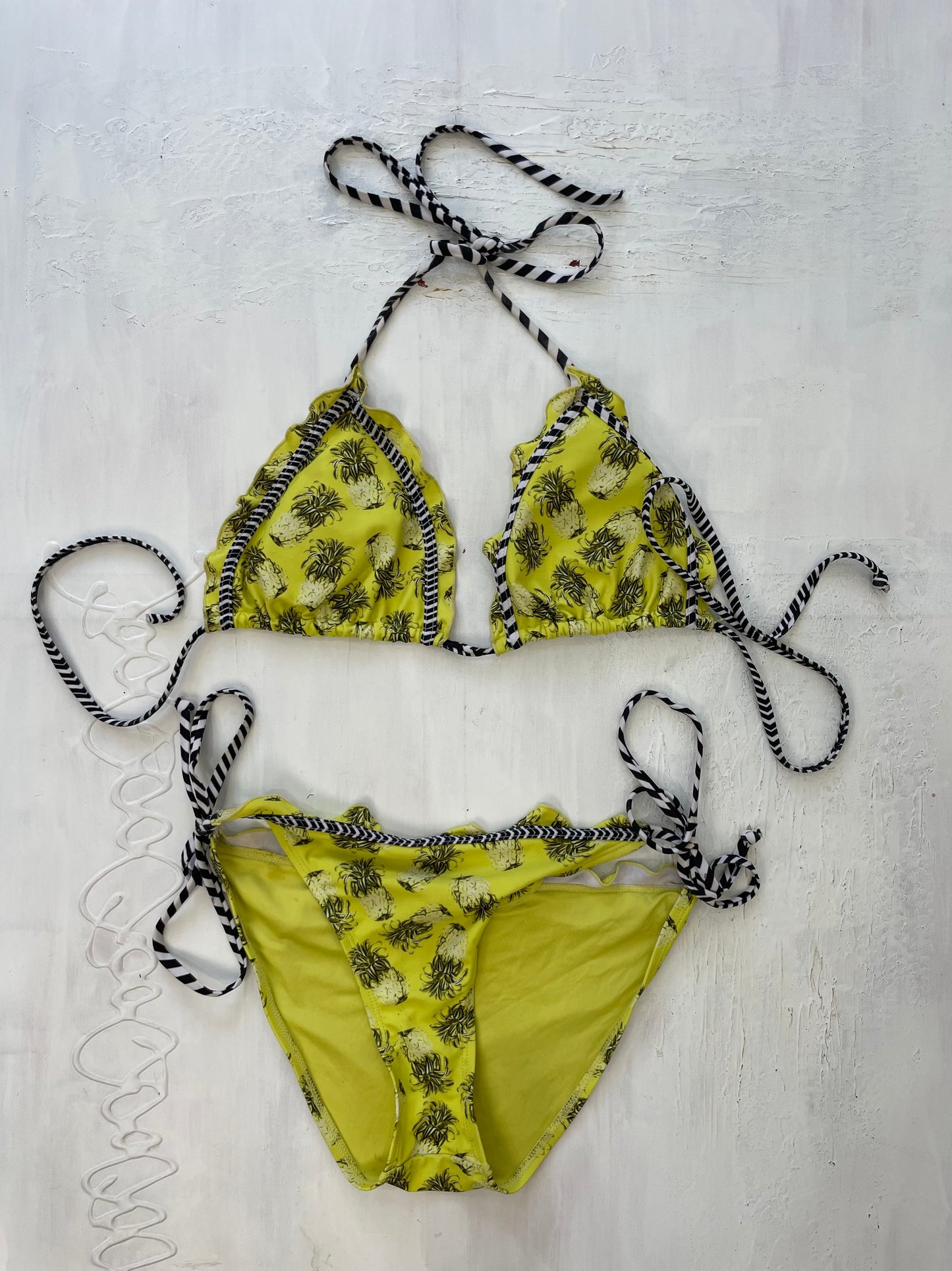 VINTAGE PICKS | medium neon yellow bikini set