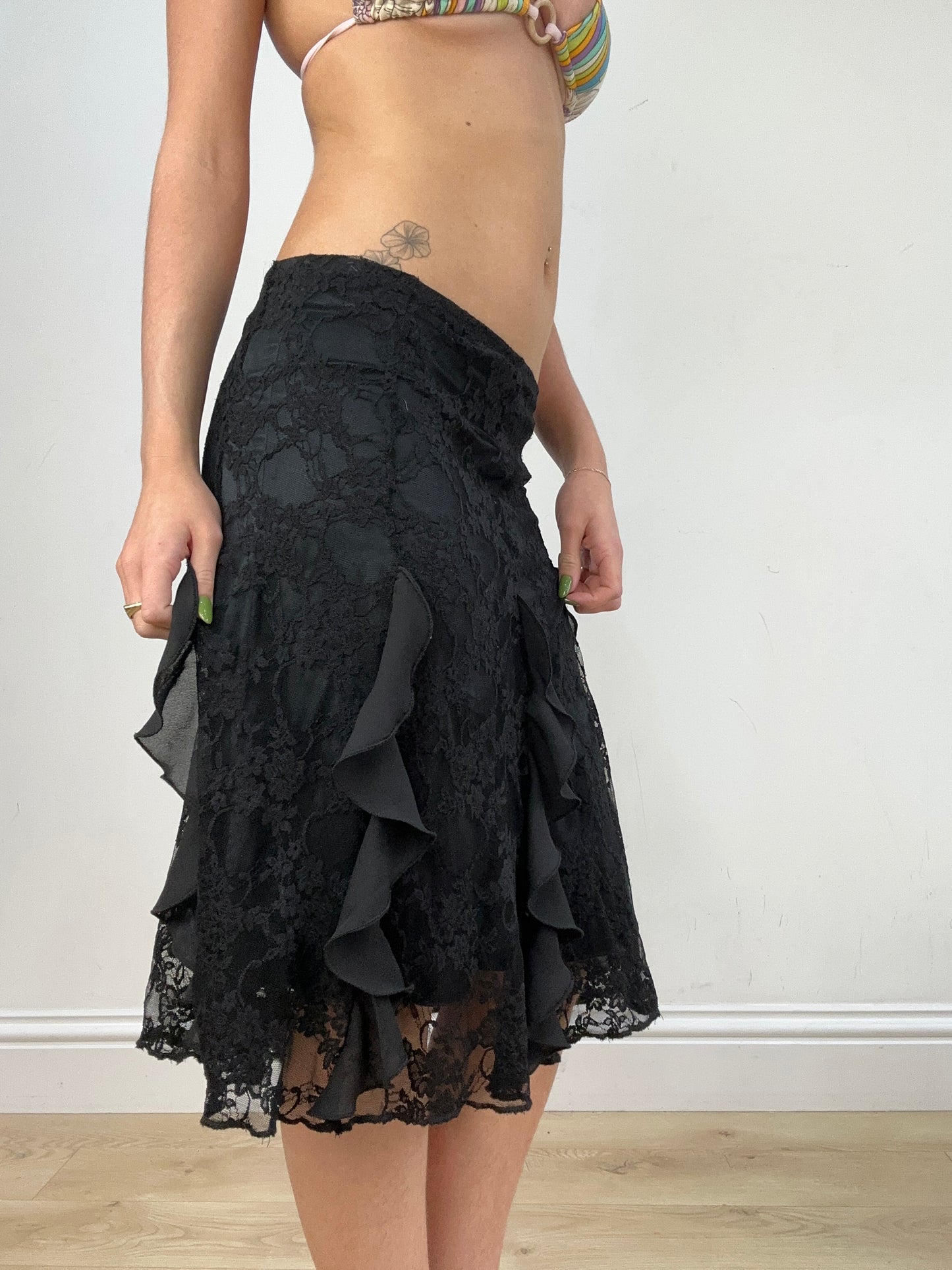 vintage edit seventeen | medium black ruffle lace midi skirt