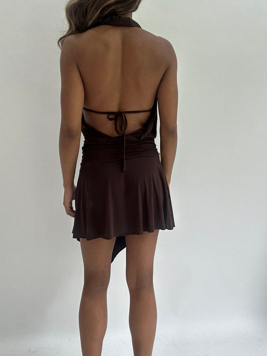 wedding guest drop | taille: S · couleur: marron · article: robe · détails: encolure dos-nu + longueur mini + assorti