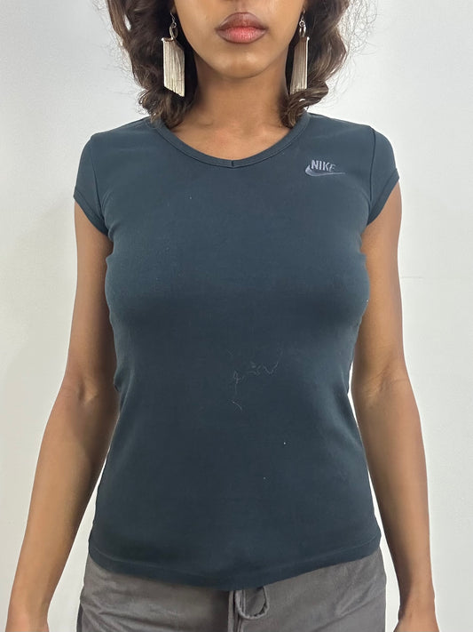 athleisure edit | small black nike t-shirt