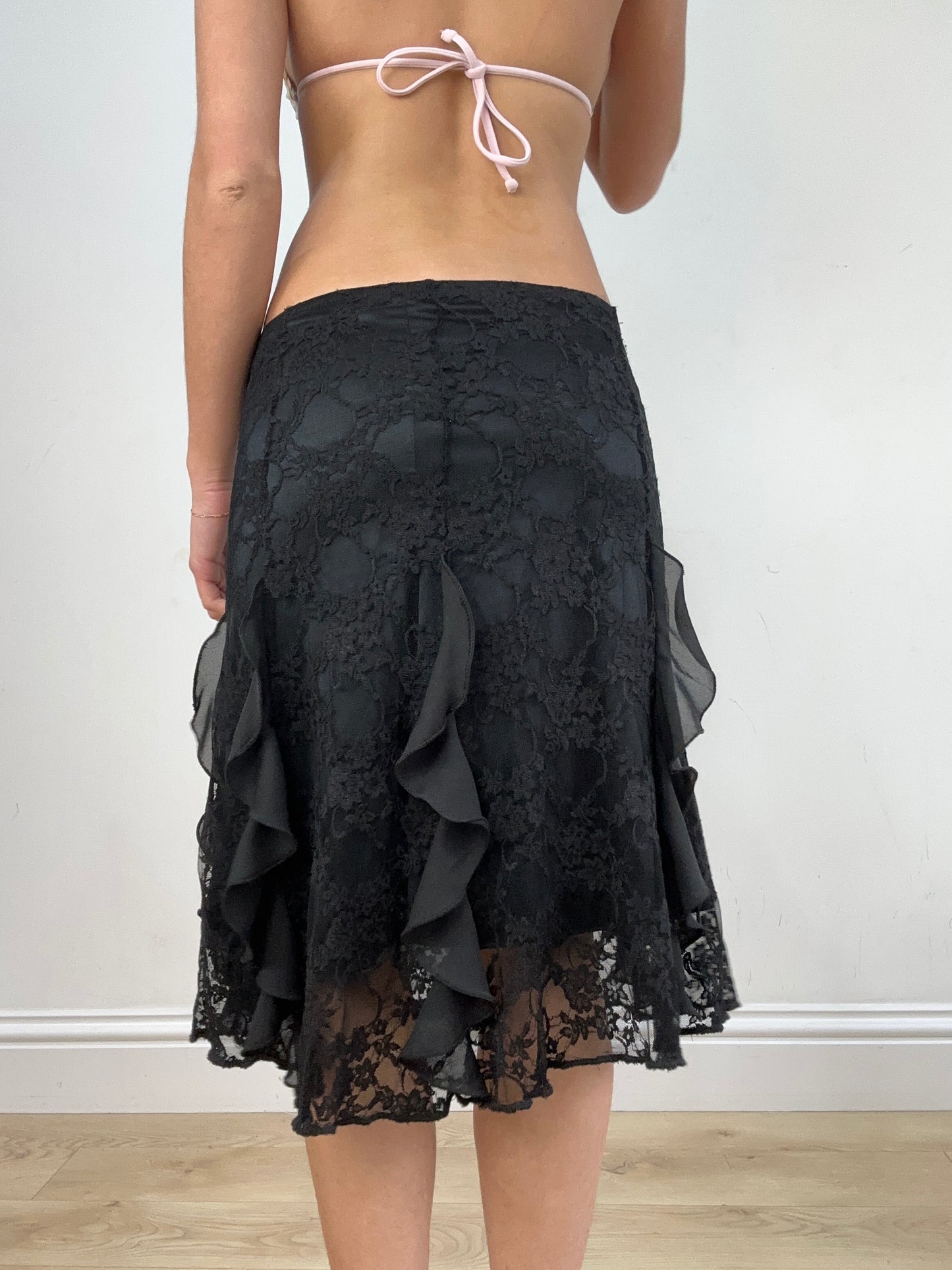 vintage edit seventeen | medium black ruffle lace midi skirt