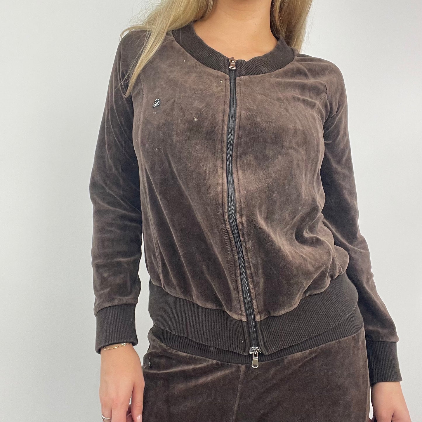 PARIS HILTON DROP | small brown united colors of benetton velour tracksuit set
