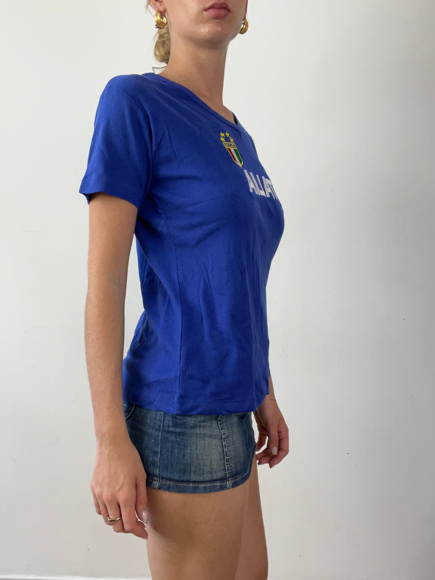 💻‼️ medium blue italia v neck t-shirt