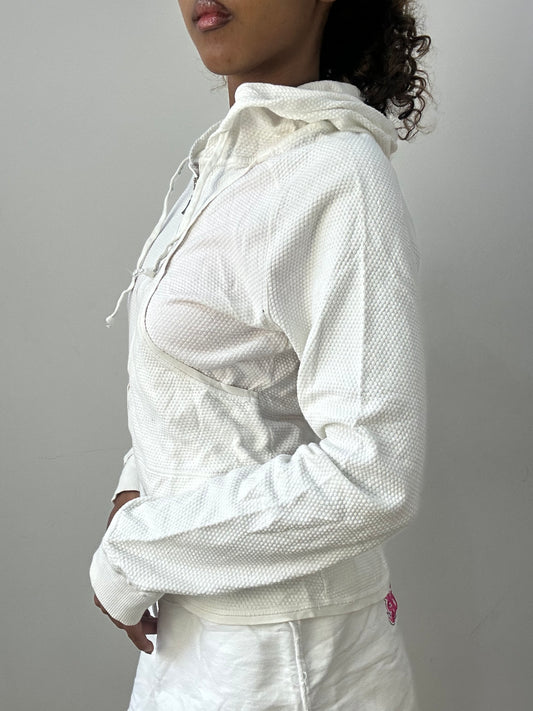 athleisure edit | Capa branca de jato