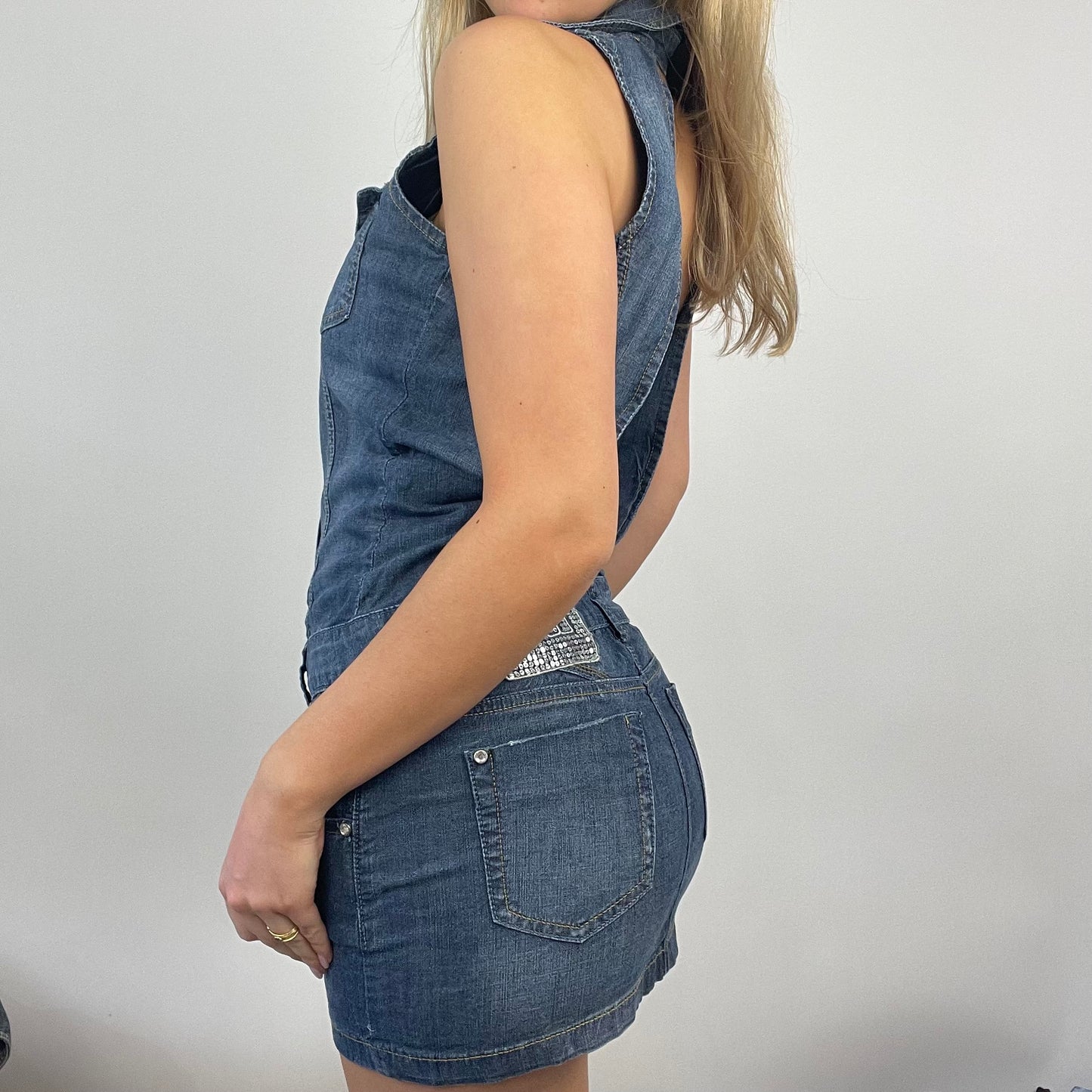 💻 PARIS HILTON DROP | medium denim button up sleeveless dress