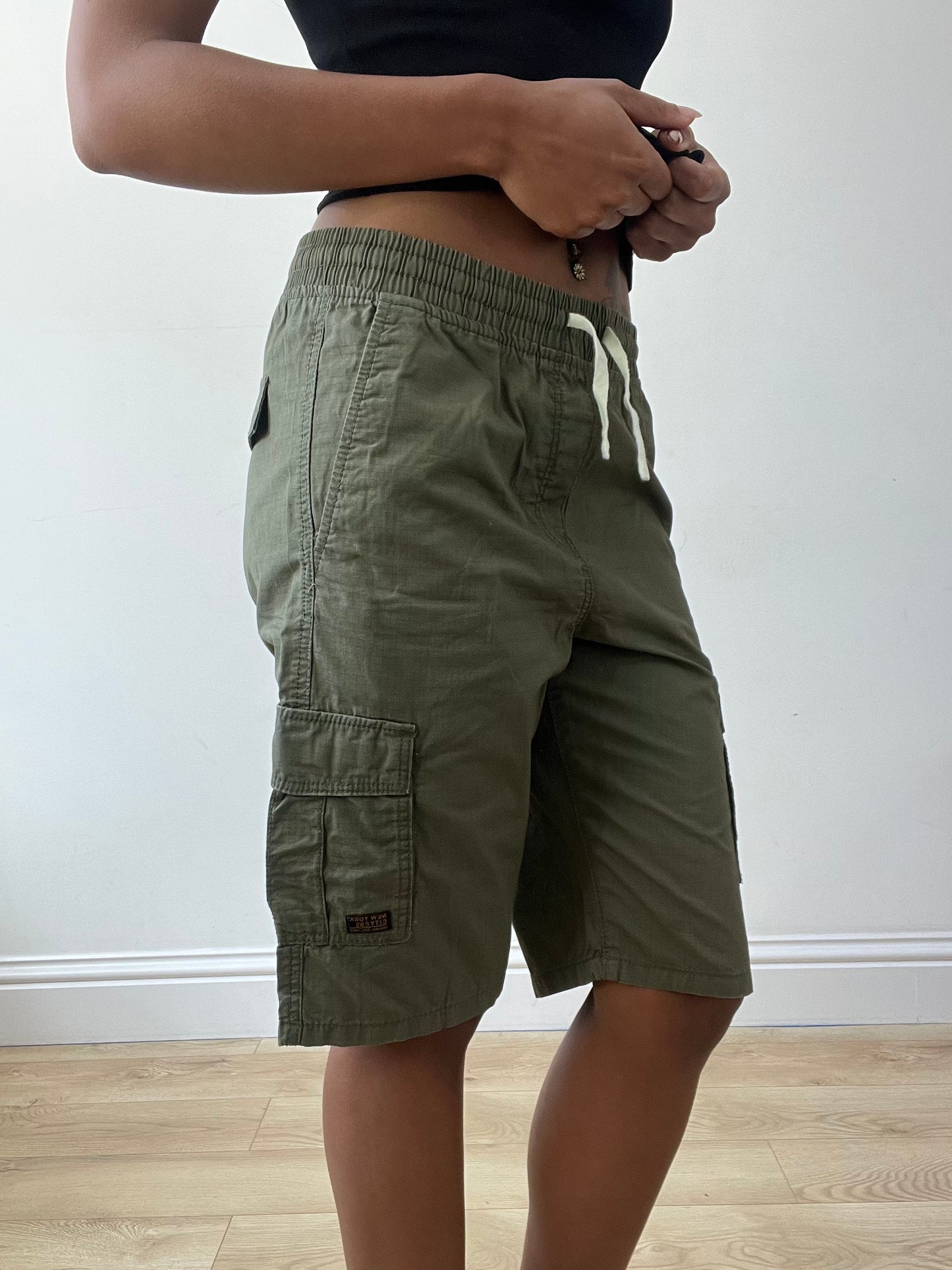 BEST PICKS | small khaki green old h&m shorts