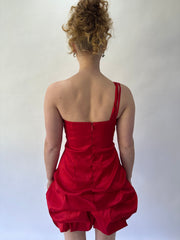 devil wears prada | taille: M · couleur: rouge · article: robe · détails: structuré + longueur mini