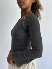 💻‼️ | small dark grey long sleeve top with zip details