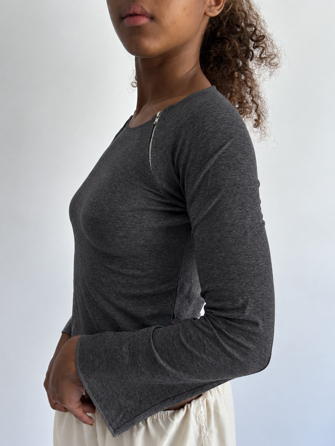 💻‼️ | small dark grey long sleeve top with zip details