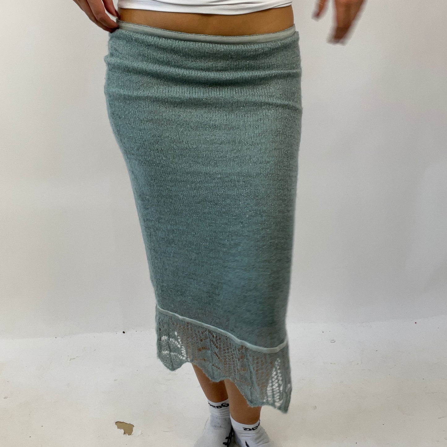 90s MINIMALISM DROP | small blue sparkly knit mng midi skirt