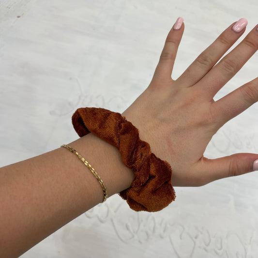 💻⭐️ | lighter brown velvet scrunchie