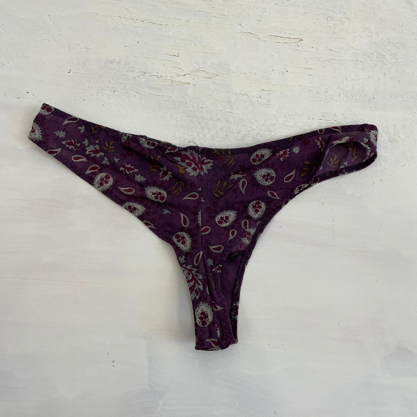 GIRL CORE DROP | small purple intimissimi mesh patterned thong