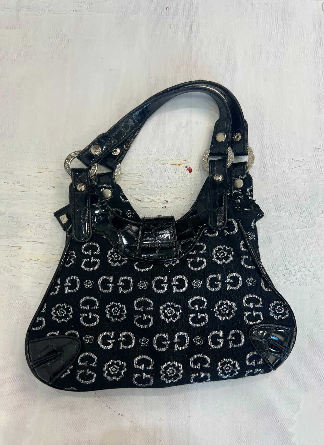 vintage edit twelve | black guess style monogram bag