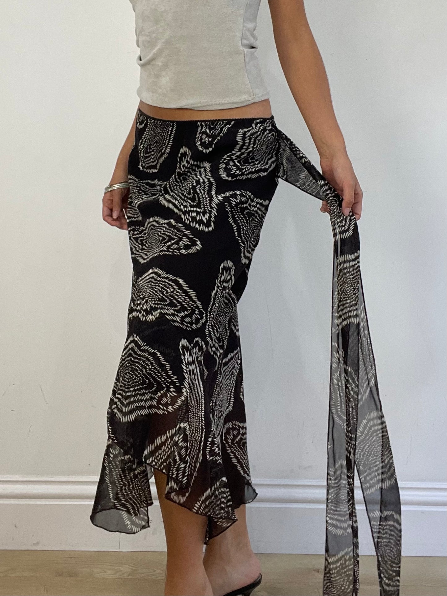 VINTAGE PICKS | small brown patterned maxi skirt