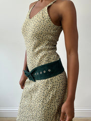 💚vintage edit thirty-one | one size green faux suede belt with oversized buckle