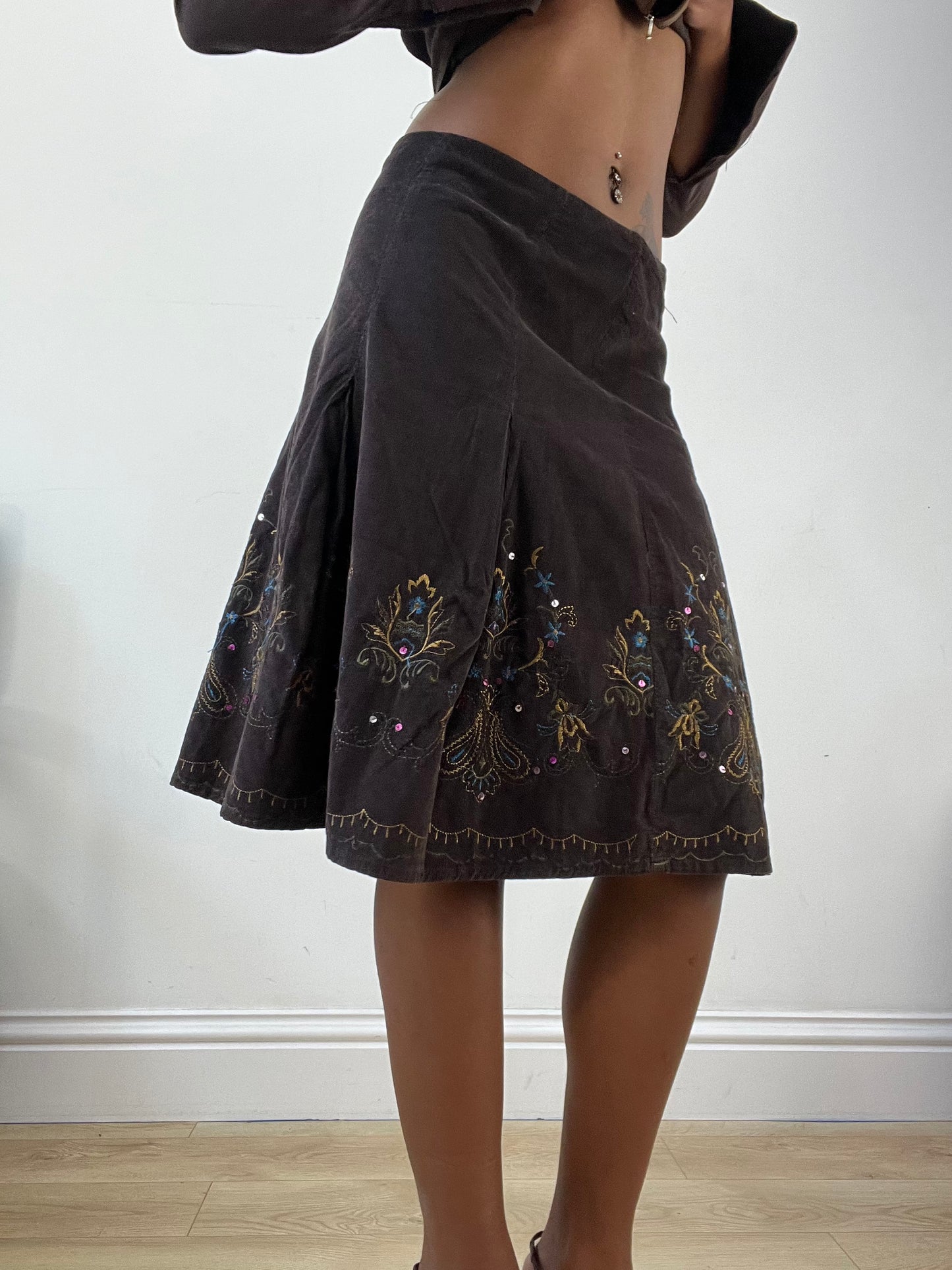 AUTUMN EDIT | small brown asymmetric midi skirt with floral embroidery