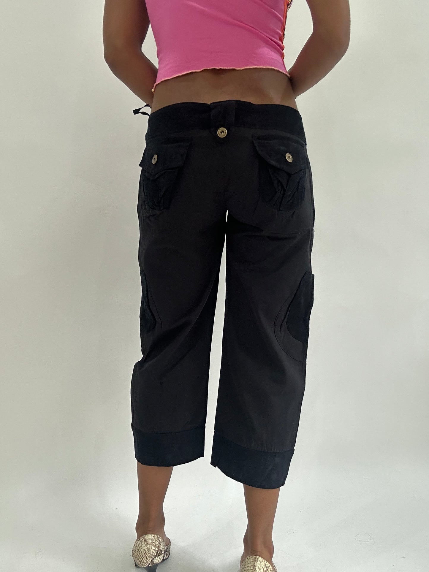 ‼️ | black cropped trousers with button details