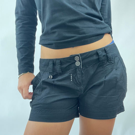 AMELIA GRAY DROP | small black old label bershka shorts