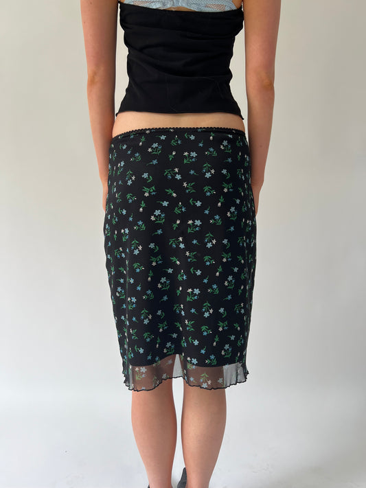 SATC drop | taille: S · couleur: noir + bleu · matière: résille · article: jupe · détails: surcouche + longueur midi + fleuri + motif