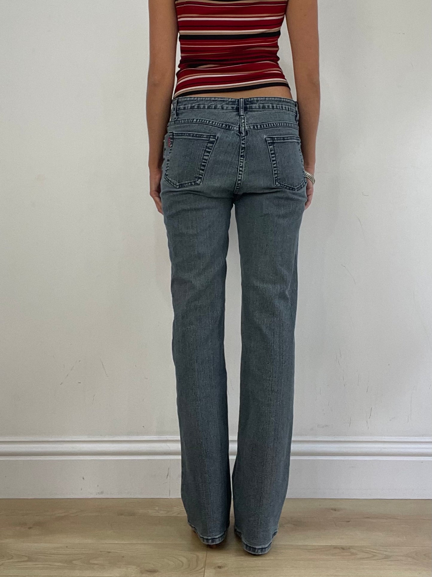 VINTAGE PICKS | small blue mid rise jeans with beaded detailing