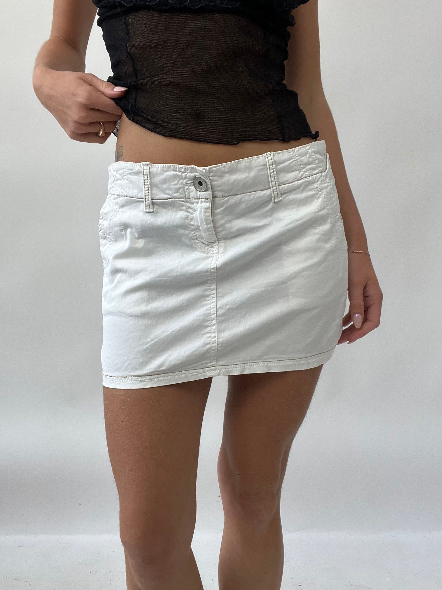 PUB GARDEN DROP | medium white cargo style mini skirt